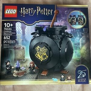 LEGO Harry Potter Collectible Cauldron Potions Set - Black, Gray, Yellow